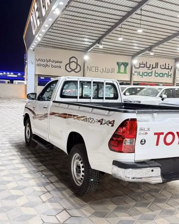 New Toyota Hilux VIII, 2.8 l, 2026 in Saudi Arabia, Dammam by معرض ون كارز للسيارات One Cars, White color.  | AUTO.AE | Listing #295797 — photo 4 of 7