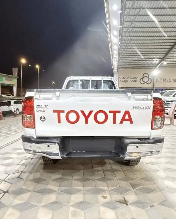 New Toyota Hilux VIII, 2.8 l, 2026 in Saudi Arabia, Dammam by معرض ون كارز للسيارات One Cars, White color.  | AUTO.AE | Listing #295797 — photo 6 of 7