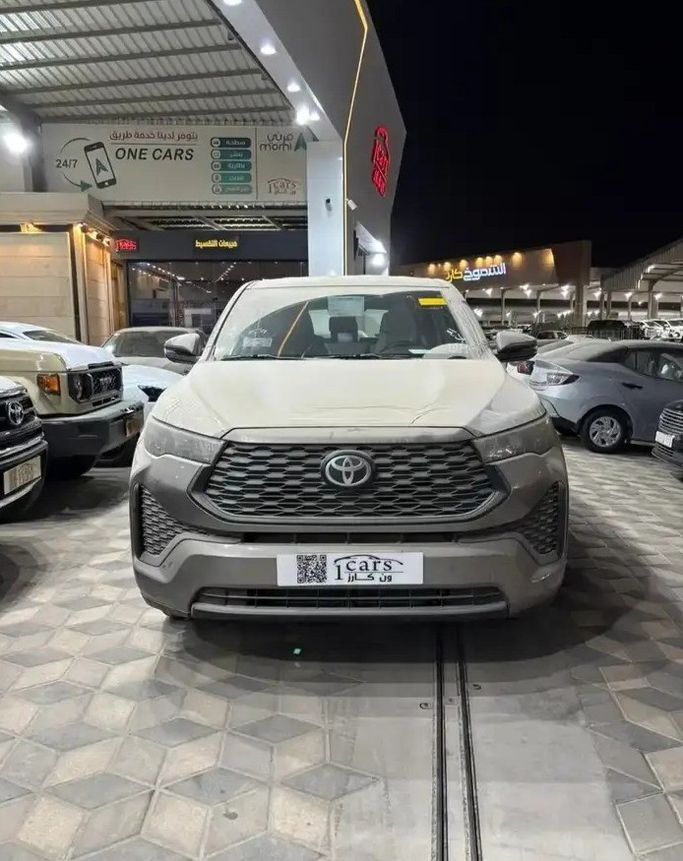 جديدة Toyota Innova ثالثًا, 2.0 l, 2026 في في المملكة العربية السعودية, الدمام من معرض ون كارز للسيارات One Cars، اللون رمادي. مواصفات الخليج | AUTO.AE | إعلان #276764