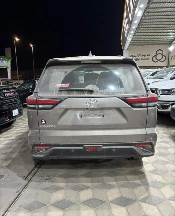Новый Toyota Innova III, 2.0 л, 2026 в Саудовская Аравия, Даммам от معرض ون كارز للسيارات One Cars Золотистый цвет.  | AUTO.AE | Объявление #295393 — фото 6 из 11