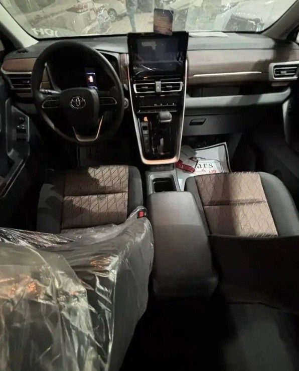 Новый Toyota Innova III, 2.0 л, 2026 в Саудовская Аравия, Даммам от معرض ون كارز للسيارات One Cars Золотистый цвет.  | AUTO.AE | Объявление #295393 — фото 7 из 11