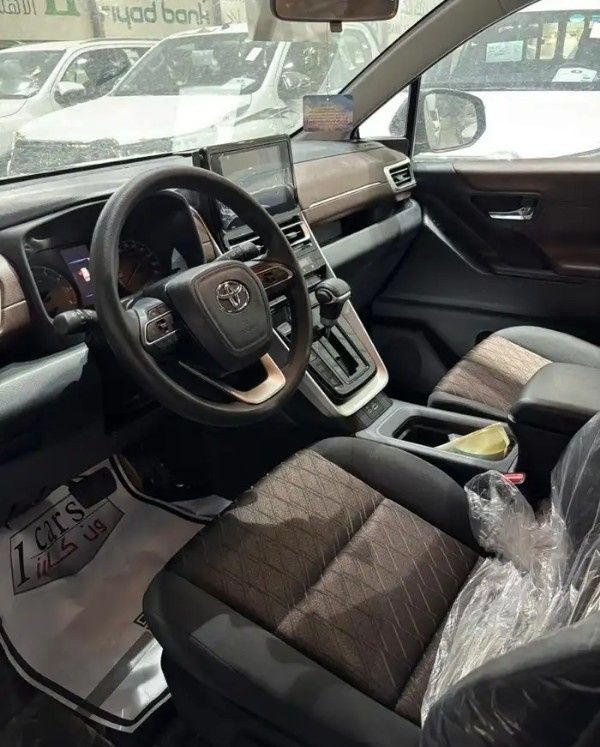 Новый Toyota Innova III, 2.0 л, 2026 в Саудовская Аравия, Даммам от معرض ون كارز للسيارات One Cars Золотистый цвет.  | AUTO.AE | Объявление #295393 — фото 10 из 11