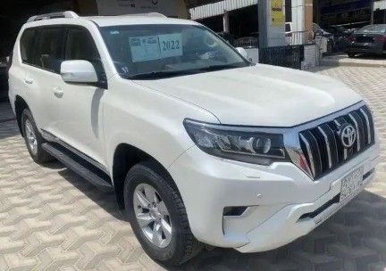 مستعملة Toyota Land Cruiser Prado 150 Series 150 Series Facelift 2, 4.0 l, 2022 في في المملكة العربية السعودية, الدمام من معرض مجموعة السلام Al-salam gulf، اللون أبيض. مواصفات الخليج | AUTO.AE | إعلان #259211