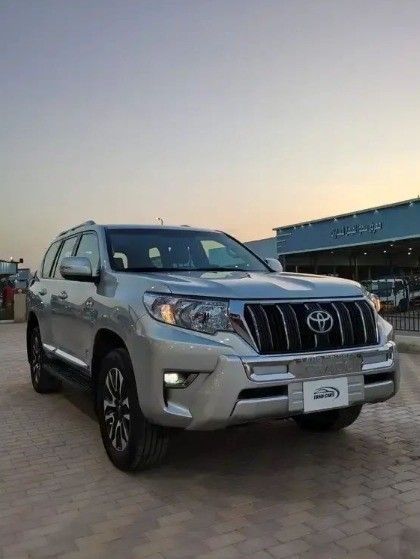 مستعملة Toyota Land Cruiser Prado 150 Series 150 Series Facelift 2, 4.0 l, 2022 في في المملكة العربية السعودية, الدمام من معرض ترند كارز للسيارات، اللون فضي. مواصفات الخليج | AUTO.AE | إعلان #259613