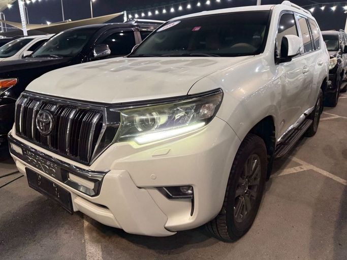 مستعملة Toyota Land Cruiser Prado 150 Series 150 Series Facelift 2, 4.0 l, 2018 في في المملكة العربية السعودية, الدمام من معرض التاج الشمالي للسيارات، اللون أبيض. مواصفات الخليج | AUTO.AE | إعلان #259669