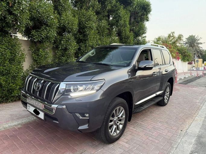 مستعملة Toyota Land Cruiser Prado 150 Series 150 Series Facelift 2, 4.0 l, 2018 في في المملكة العربية السعودية, الدمام من معرض التاج الشمالي للسيارات، اللون رمادي. مواصفات الخليج | AUTO.AE | إعلان #259695