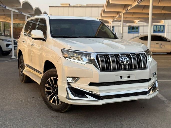Подержанный Toyota Land Cruiser Prado 150 Series Рестайлинг 1, 4.0 л, 2016 в Саудовская Аравия, Даммам от معرض التاج الشمالي للسيارات Белый цвет. GCC | AUTO.AE | Объявление #259745