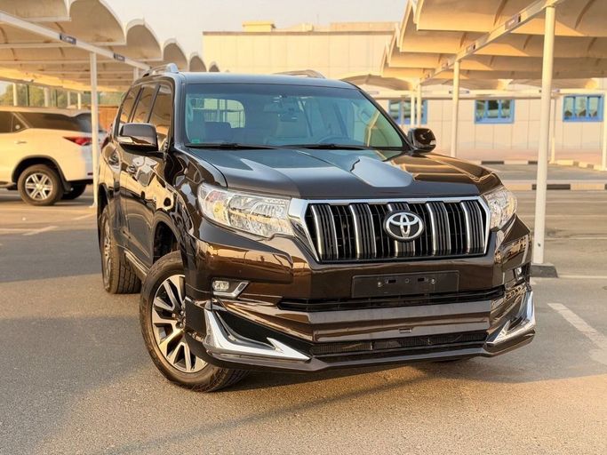 مستعملة Toyota Land Cruiser Prado 150 Series 150 Series Facelift 2, 4.0 l, 2023 في في المملكة العربية السعودية, الدمام من معرض التاج الشمالي للسيارات، اللون خمري. مواصفات الخليج | AUTO.AE | إعلان #259812