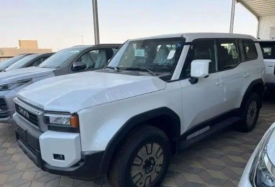 جديدة Toyota Land Cruiser Prado سلسلة 250, 2.4 l, 2025 في في المملكة العربية السعودية, الدمام من معرض الرعد الأول للسيارات، اللون أبيض.  | AUTO.AE | إعلان #260282