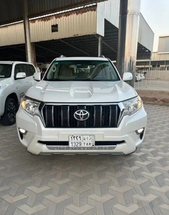 مستعملة Toyota Land Cruiser Prado 150 Series 150 Series Facelift 2, 2.7 l, 2022 في في المملكة العربية السعودية, الدمام من معرض اعتماد الشرقية للسيارات، اللون أبيض.  | AUTO.AE | إعلان #261880