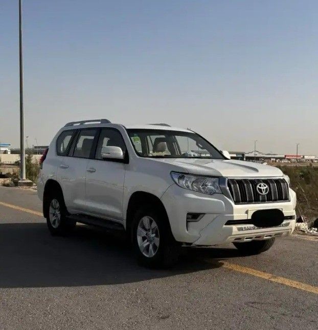 Подержанный Toyota Land Cruiser Prado 150 Series Рестайлинг 2, 2.7 л, 2019 в Саудовская Аравия, Даммам от معرض سطام الزعبي للسيارات Белый цвет.  | AUTO.AE | Объявление #263440