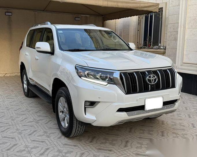 Подержанный Toyota Land Cruiser Prado 150 Series Рестайлинг 3, 2.7 л, 2022 в Саудовская Аравия, Даммам от معرض فخر الشرق للسيارات Белый цвет.  | AUTO.AE | Объявление #263884
