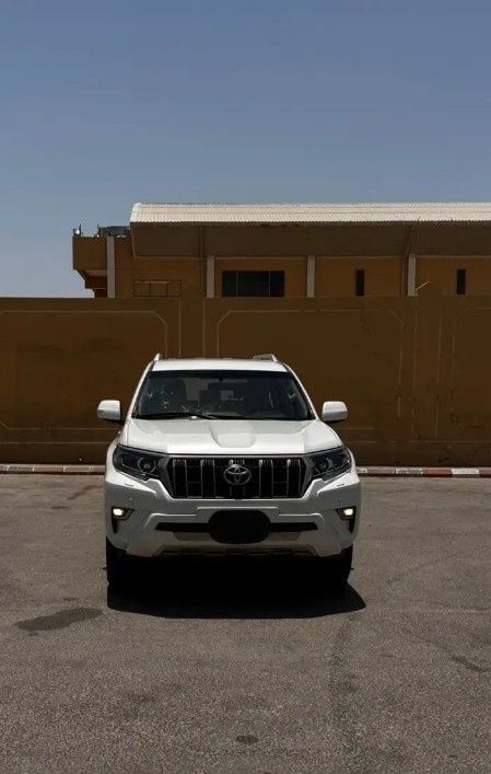 مستعملة Toyota Land Cruiser Prado 150 سلسلة 150 Series Facelift 3, 2.7 l, 2022 في في المملكة العربية السعودية, الدمام من معرض سطام الزعبي للسيارات، اللون أبيض.  | AUTO.AE | إعلان #277977