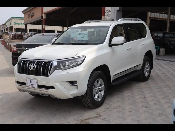 Used ⁦Toyota Land Cruiser Prado 150 Series Facelift 2, 4.0 l, 2021⁩ in Saudi Arabia, Dammam by معرض مجموعة السلام Al-salam gulf, White color.  | AUTO.AE | Listing #291480