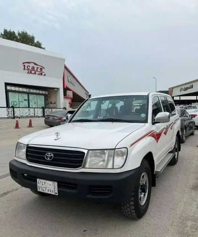 مستعملة Toyota Land Cruiser السلسلة 100, 4.5 l, 1999 في في المملكة العربية السعودية, الدمام من معرض المنار للسيارات، اللون أبيض. مواصفات الخليج | AUTO.AE | إعلان #258362