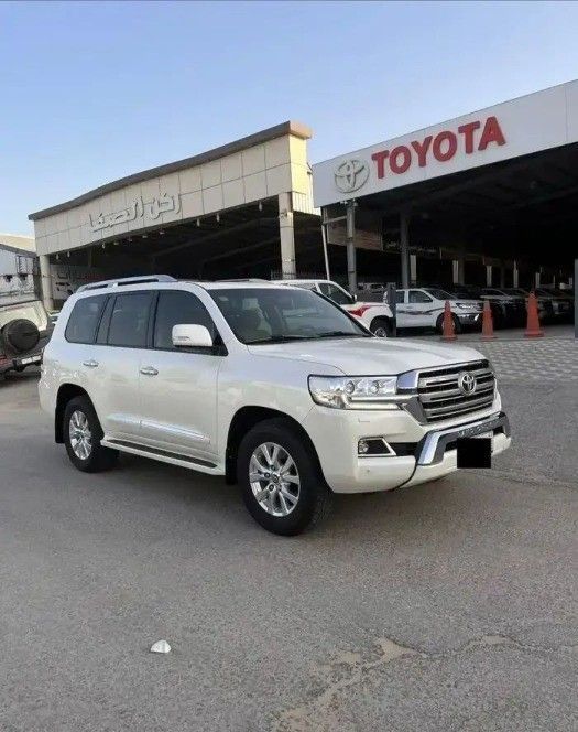 Подержанный Toyota Land Cruiser 200 Series Рестайлинг 2, 4.6 л, 2016 в Саудовская Аравия, Даммам от معرض المنار للسيارات Белый цвет. GCC | AUTO.AE | Объявление #258395