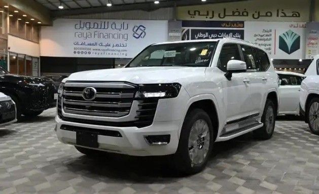 Новый Toyota Land Cruiser Twin Turbo 300 Series, 3.5 л, 2026 в Саудовская Аравия, Даммам от معرض مجموعة الفجر الجديد للسيارات Белый цвет.  | AUTO.AE | Объявление #258747