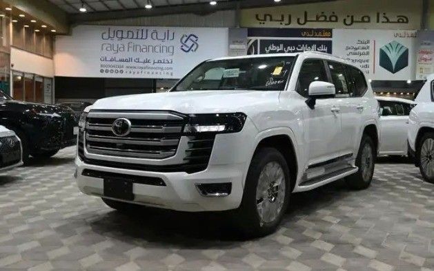 New Toyota Land Cruiser Twin Turbo 300 Series, 3.5 l, 2025 in Saudi Arabia, Dammam by معرض مجموعة الفجر الجديد للسيارات, White color.  | AUTO.AE | Listing #259003