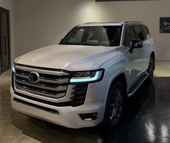 Подержанный Toyota Land Cruiser Twin Turbo 300 Series, 3.5 л, 2022 в Саудовская Аравия, Даммам от معرض التاج الشمالي للسيارات Белый цвет. GCC | AUTO.AE | Объявление #259740