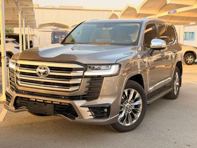 Подержанный Toyota Land Cruiser 300 Series, 4.0 л, 2022 в Саудовская Аравия, Даммам от معرض التاج الشمالي للسيارات Коричневый цвет. GCC | AUTO.AE | Объявление #259757