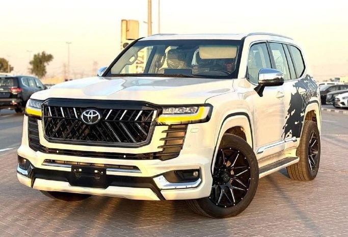 مستعملة Toyota Land Cruiser السلسلة 300, 4.0 l, 2022 في في المملكة العربية السعودية, الدمام من معرض التاج الشمالي للسيارات، اللون أبيض. مواصفات الخليج | AUTO.AE | إعلان #259804