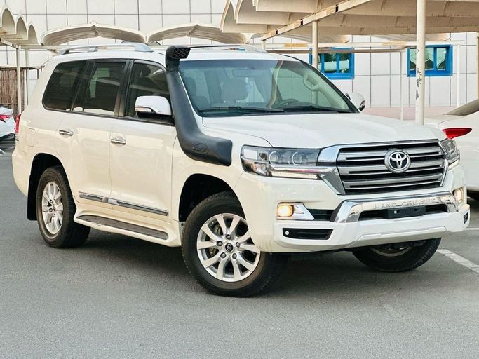 مستعملة Toyota Land Cruiser 200 Series 200 Series Facelift 2, 4.5 l, 2020 في في المملكة العربية السعودية, الدمام من معرض التاج الشمالي للسيارات، اللون أبيض. مواصفات الخليج | AUTO.AE | إعلان #259864