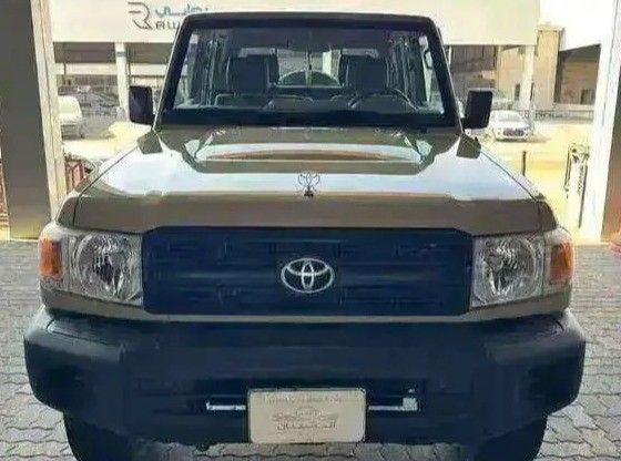 Used Toyota Land Cruiser 70 Series Facelift 1, 4.0 l, 2016 in Saudi Arabia, Dammam by معرض الخشيبان للسيارات, Tan color. GCC Specs | AUTO.AE | Listing #260292