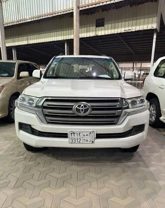 Подержанный Toyota Land Cruiser 200 Series Рестайлинг 2, 4.0 л, 2016 в Саудовская Аравия, Даммам от معرض اعتماد الشرقية للسيارات Белый цвет.  | AUTO.AE | Объявление #262038