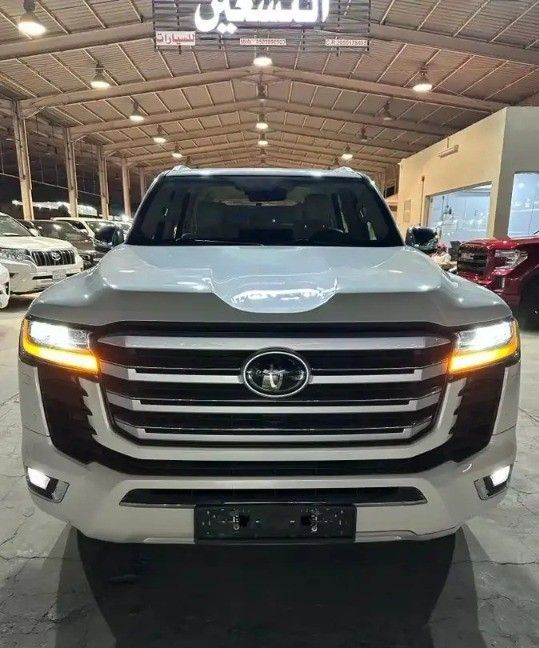 Подержанный Toyota Land Cruiser Twin Turbo 300 Series, 3.5 л, 2022 в Саудовская Аравия, Даммам от معرض اعتماد الشرقية للسيارات Белый цвет.  | AUTO.AE | Объявление #262051