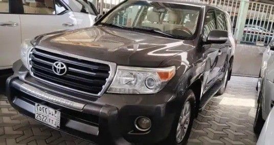 Подержанный Toyota Land Cruiser 200 Series Рестайлинг 1, 5.7 л, 2014 в Саудовская Аравия, Даммам от معرض ركن الصفا للسيارات Черный цвет.  | AUTO.AE | Объявление #262099