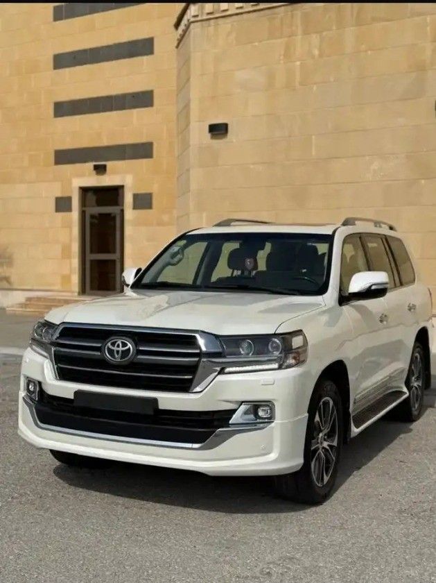 Used Toyota Land Cruiser 200 Series Facelift 2, 5.7 l, 2020 in Saudi Arabia, Dammam by معرض سطام الزعبي للسيارات, White color.  | AUTO.AE | Listing #263311