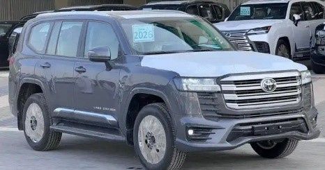 جديدة Toyota Land Cruiser السلسلة 300, 4.0 l, 2026 في في المملكة العربية السعودية, الدمام من معرض ال جميح للسيارات الدمام، اللون رمادي. مواصفات الخليج | AUTO.AE | إعلان #268080