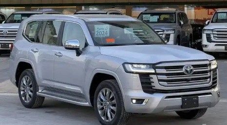 جديدة Toyota Land Cruiser Twin Turbo السلسلة 300, 3.5 l, 2024 في في المملكة العربية السعودية, الدمام من معرض ال جميح للسيارات الدمام، اللون فضي. مواصفات الخليج | AUTO.AE | إعلان #268106