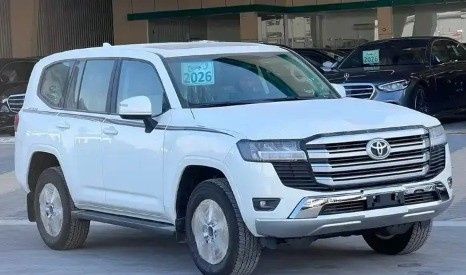 جديدة Toyota Land Cruiser Twin Turbo السلسلة 300, 3.3 l, 2026 في في المملكة العربية السعودية, الدمام من معرض ال جميح للسيارات الدمام، اللون أبيض. مواصفات الخليج | AUTO.AE | إعلان #268150