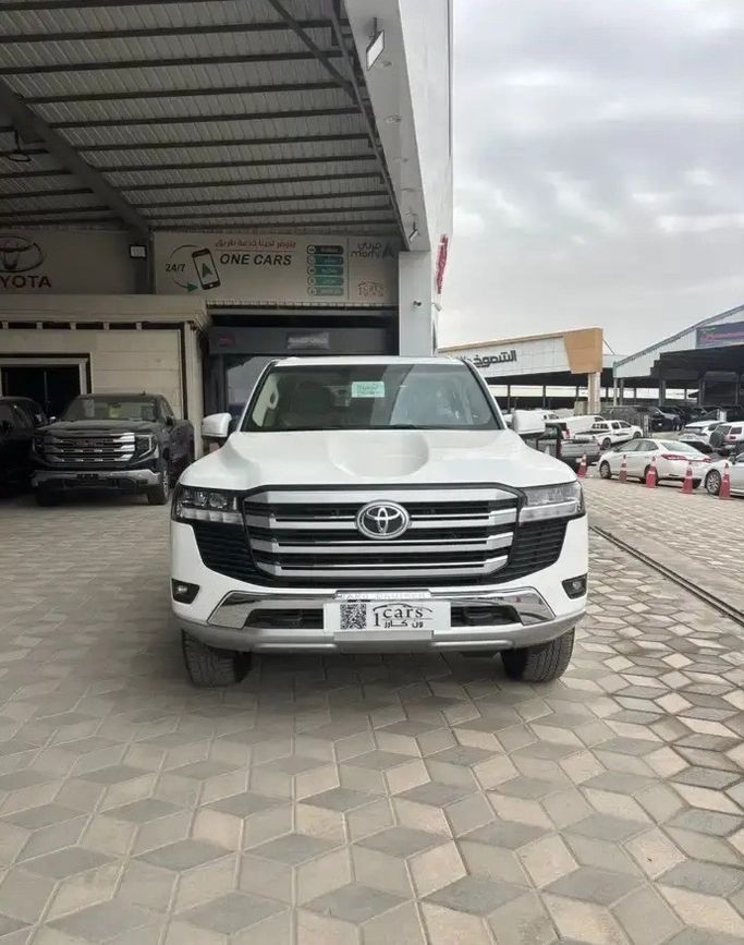 جديدة Toyota Land Cruiser السلسلة 300, 4.0 l, 2026 في في المملكة العربية السعودية, الدمام من معرض ون كارز للسيارات One Cars، اللون أبيض. مواصفات الخليج | AUTO.AE | إعلان #276544