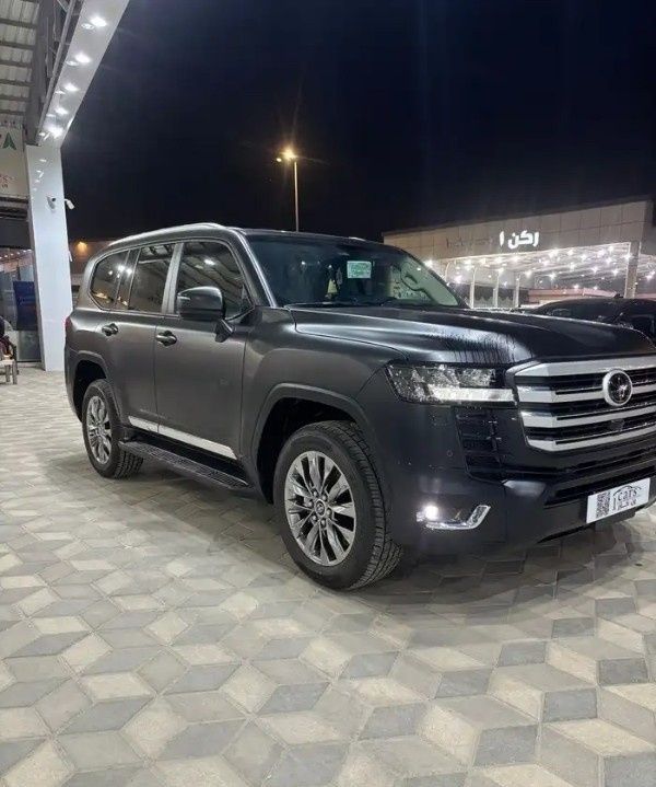 جديدة Toyota Land Cruiser Twin Turbo السلسلة 300، 3.5 لتر، 2026 في المملكة العربية السعودية، الدمام من معرض ون كارز للسيارات One Cars، اللون أسود.  | AUTO.AE | إعلان #295753 — صورة 3 من 10