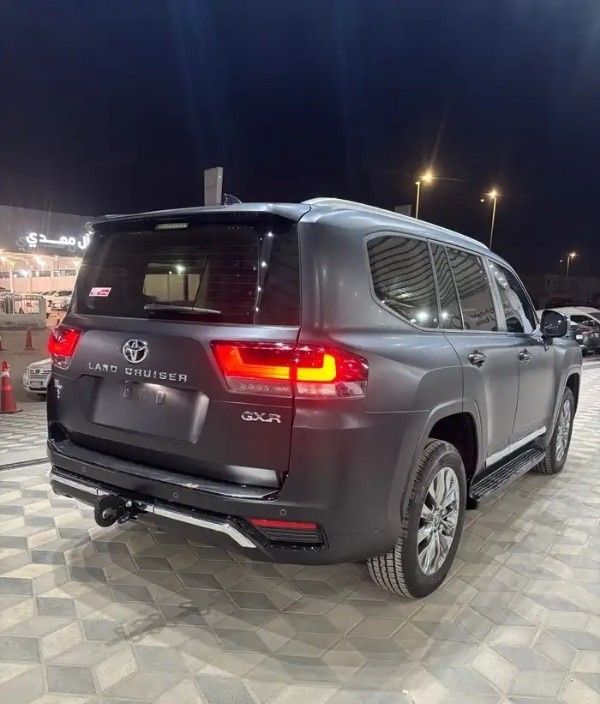 جديدة Toyota Land Cruiser Twin Turbo السلسلة 300، 3.5 لتر، 2026 في المملكة العربية السعودية، الدمام من معرض ون كارز للسيارات One Cars، اللون أسود.  | AUTO.AE | إعلان #295753 — صورة 5 من 10