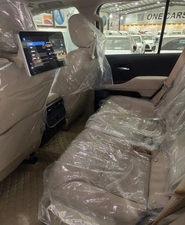 جديدة Toyota Land Cruiser Twin Turbo السلسلة 300، 3.5 لتر، 2026 في المملكة العربية السعودية، الدمام من معرض ون كارز للسيارات One Cars، اللون أسود.  | AUTO.AE | إعلان #295753 — صورة 6 من 10