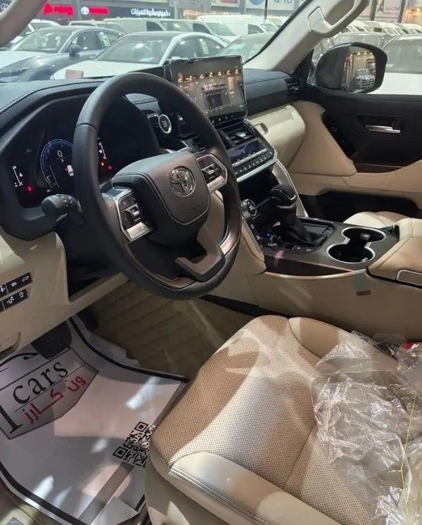 جديدة Toyota Land Cruiser Twin Turbo السلسلة 300، 3.5 لتر، 2026 في المملكة العربية السعودية، الدمام من معرض ون كارز للسيارات One Cars، اللون أسود.  | AUTO.AE | إعلان #295753 — صورة 9 من 10