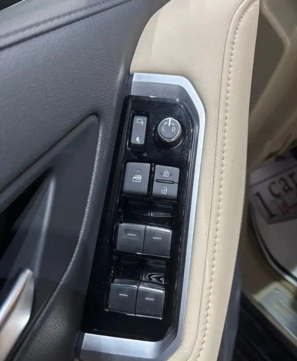 جديدة Toyota Land Cruiser Twin Turbo السلسلة 300، 3.5 لتر، 2026 في المملكة العربية السعودية، الدمام من معرض ون كارز للسيارات One Cars، اللون أسود.  | AUTO.AE | إعلان #295753 — صورة 10 من 10