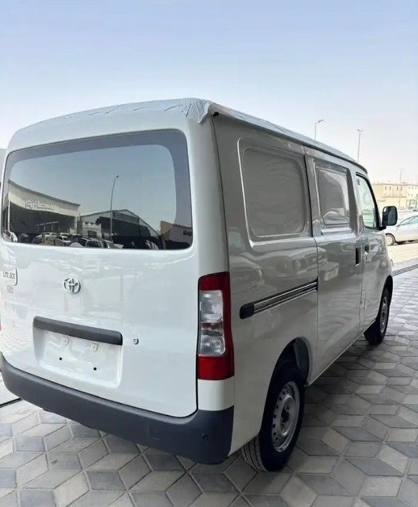 جديدة Toyota Lite Ace سادساً، 1.5 لتر، 2025 في المملكة العربية السعودية، الدمام من معرض ون كارز للسيارات One Cars، اللون أبيض.  | AUTO.AE | إعلان #295256 — صورة 4 من 13