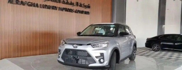 جديدة Toyota Raize I, 1.0 l, 2026 في في المملكة العربية السعودية, الدمام من الرفقة الفاخرة للسيارات، اللون فضي.  | AUTO.AE | إعلان #262247
