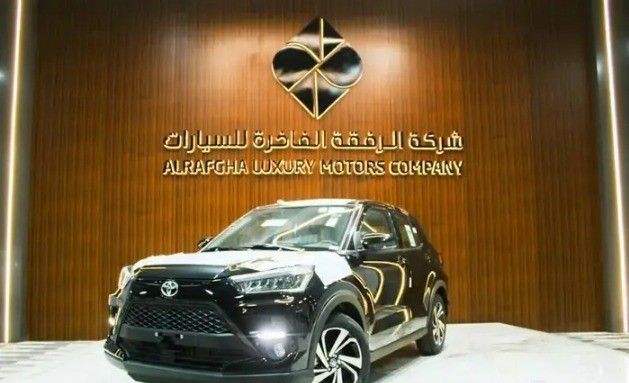 جديدة Toyota Raize I, 1.0 l, 2026 في في المملكة العربية السعودية, الدمام من الرفقة الفاخرة للسيارات، اللون أسود.  | AUTO.AE | إعلان #262953