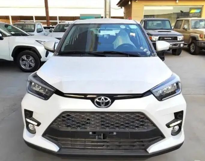 Used Toyota Raize I, 1.0 l, 2024 in Saudi Arabia, Dammam by معرض أبو سيف الشهري للسيارات, White color.  | AUTO.AE | Listing #264962