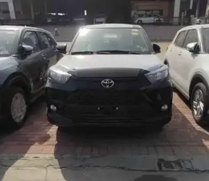 New Toyota Raize I, 1.2 l, 2026 in Saudi Arabia, Dammam by معرض أبو سيف الشهري للسيارات, Grey color.  | AUTO.AE | Listing #266253
