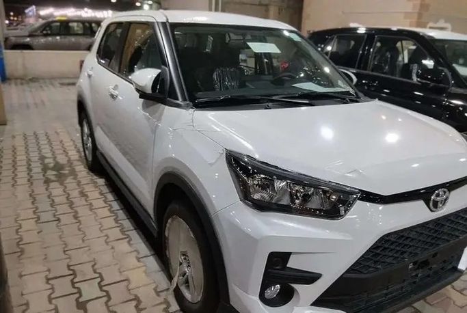 Новый Toyota Raize I, 1.2 л, 2026 в Саудовская Аравия, Даммам от معرض مركبة العز Белый цвет.  | AUTO.AE | Объявление #295954