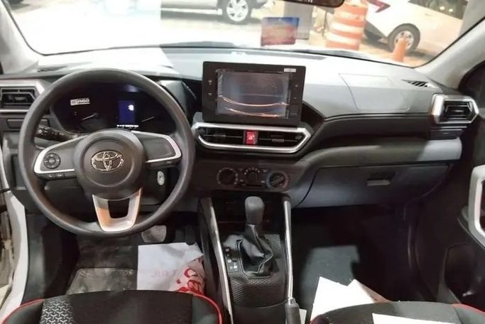 Новый Toyota Raize I, 1.2 л, 2026 в Саудовская Аравия, Даммам от معرض مركبة العز Белый цвет.  | AUTO.AE | Объявление #295954 — фото 5 из 13