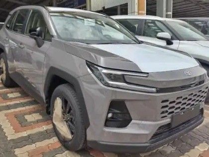 جديدة Toyota RAV4 السادس (XA60), 2.0 l, 2026 في في المملكة العربية السعودية, الدمام من معرض دليل المملكة للسيارات dalil almamlakah، اللون رمادي. مواصفات الخليج | AUTO.AE | إعلان #259296