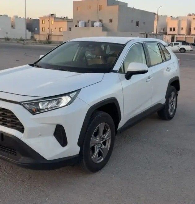 Used Toyota RAV4 V (XA50), 2.5 l, 2025 in Saudi Arabia, Dammam by معرض التاج الشمالي للسيارات, White color.  | AUTO.AE | Listing #259454
