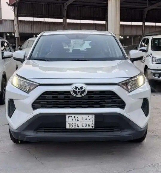 Подержанный Toyota RAV4 V (XA50), 2.0 л, 2022 в Саудовская Аравия, Даммам от معرض اعتماد الشرقية للسيارات Белый цвет.  | AUTO.AE | Объявление #262065